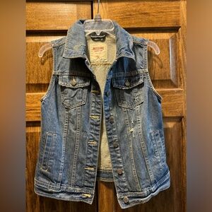 Medium woman’s denim vest